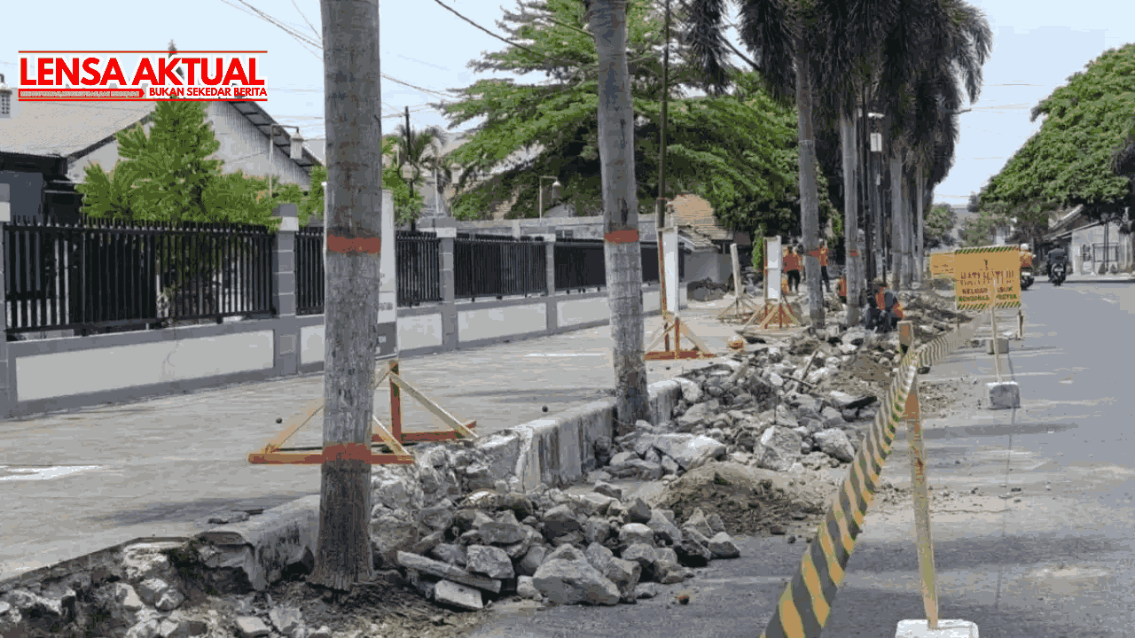 Trotoar Jl Dr Wahidin Blitar Mulai Dibangun, Bakal Jadi Ruang Publik dengan Lampu Hias dan Spot Foto