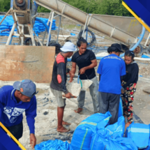 Pemuda Pemudi Gereja Getsemani Babau Berusaha Mendukung Kegiatan Paskah melalui Kegiatan Cuci Garam di PT. Tjakrawala Timor Sentosa