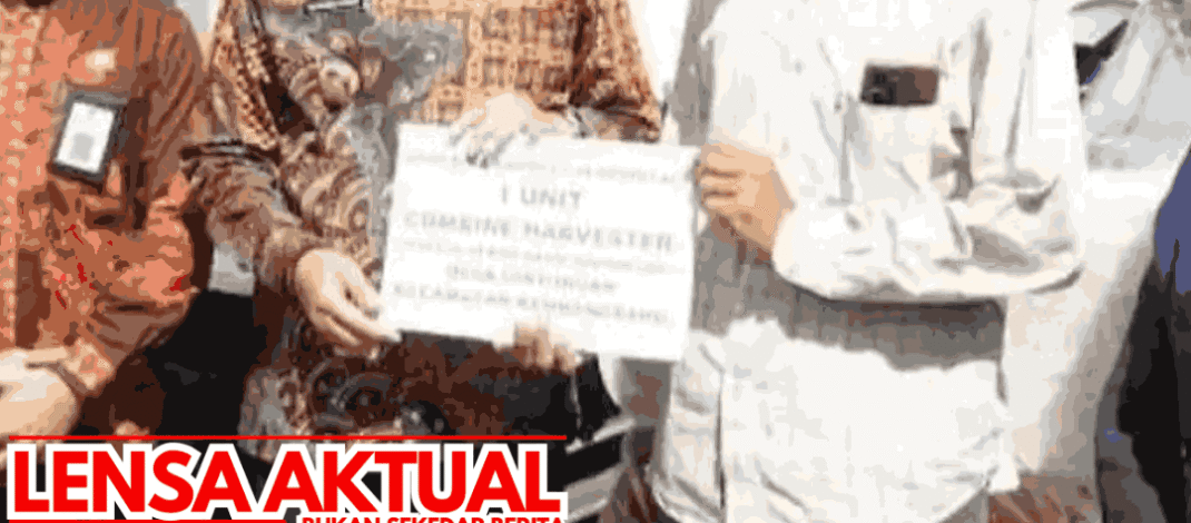Dorong Produktivitas Pangan, Bupati Lamongan YES Serahkan Bantuan Combine Harvester untuk Petani