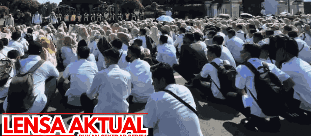 Aksi Damai Ribuan Guru Tidak Tetap di Ponorogo, Ada yang Gajinya Masih Rp250 Ribu Per Bulan