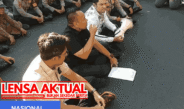Breaking News, Anggota DPRD Surabaya Diajak Duduk Bersila di Aspal untuk Dengarkan Aspirasi Rakyat