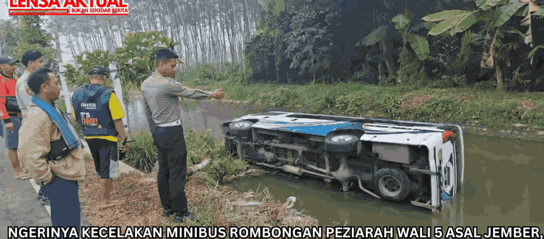 Ngerinya Kecelakan Minibus Rombongan Peziarah Wali 5 Asal Jember, Nyungsep di Sungai Lumajang