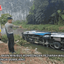 Ngerinya Kecelakan Minibus Rombongan Peziarah Wali 5 Asal Jember, Nyungsep di Sungai Lumajang