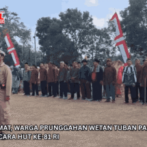 Unik dan Khidmat, Warga Prunggahan Wetan Tuban Pakai Baju Adat Jawa Saat Upacara HUT ke-81 RI