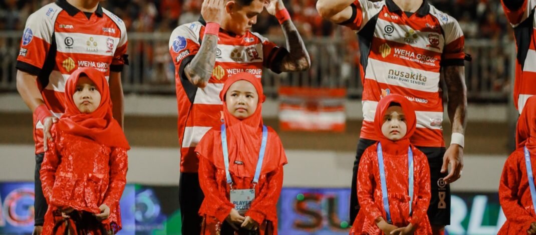 Dari MIQI Darus Salam ke Stadion, Izza Adilla Rahman Jadi Player Escort Madura United FC