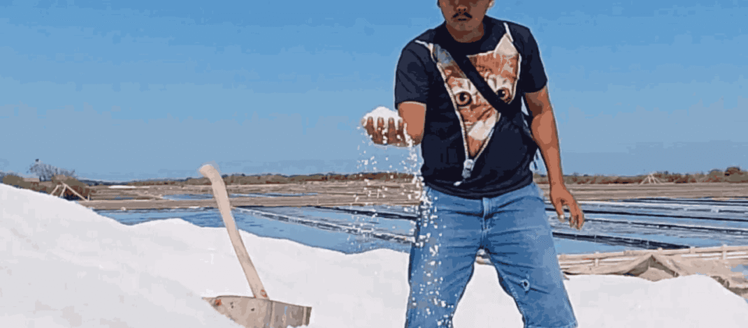 Sumatraco Jaga Konsistensi Mutu Garam Petani Sampang